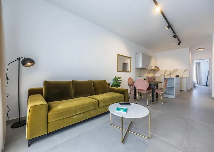 Charming And New Penthouse Close To Dome By Sf Homes Apartament *